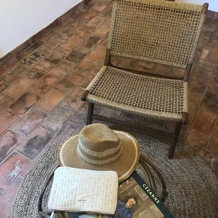 Guest house Domaine De Carraire 2*